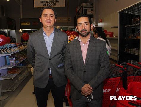 Así se vivió el corte de listón de ACE Hardware.